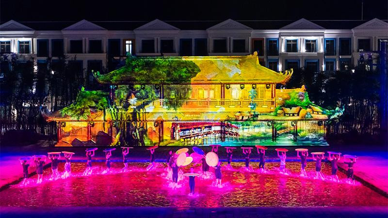 Tinh hoa Việt Nam nhận kỷ lục: Chương trình nghệ thuật thực cảnh sử dụng công nghệ trình diễn 3D hiện đại tái hiện các điển tích lịch sử truyền thống của Việt Nam nhiều nhất.