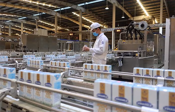 Dây chuyền hiện đại tại Nhà máy sữa Việt Nam, nhà máy sản xuất sữa nước có công suất lớn nhất của Vinamilk hiện nay, lên đến 800 triệu lít/năm