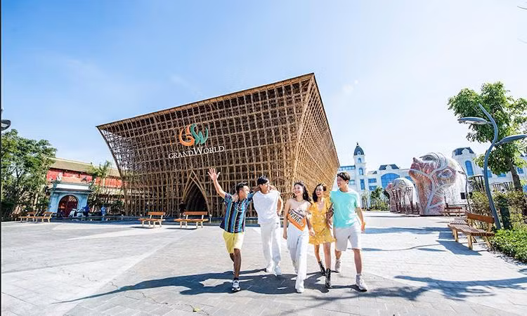 Thiết kế của Kiến trúc sư Võ Trọng Nghĩa - Huyền thoại tre mang dấu ấn kỷ lục công trình tre lớn nhất Việt Nam.