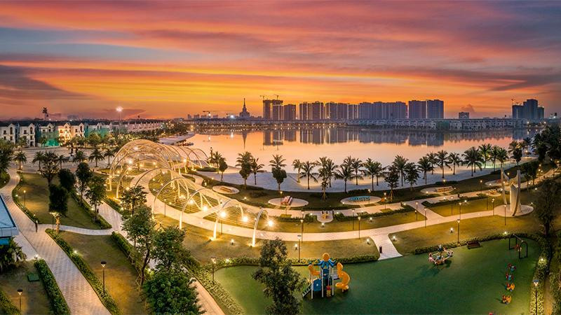 Dòng chuyển cư lớn từ nội đô đang chọn các dự án quy mô của Vingroup làm điểm dừng chân, trong đó, dẫn đầu đang là Vinhomes Ocean Park, với động đồng dân cư hơn 30 nghìn người Dòng chuyển cư lớn từ nội đô đang chọn các dự án quy mô của Vingroup làm điểm dừng chân, trong đó, dẫn đầu đang là Vinhomes Ocean Park, với động đồng dân cư hơn 30 nghìn người