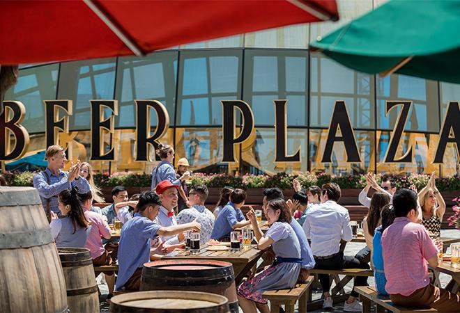 Tận hưởng bia tươi và các món ăn hấp dẫn là một trải nghiệm đáng thử tại Sun World Ba Na Hills