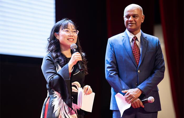 TS. Lê Mai Lan, Phó Chủ tịch Tập đoàn Vingroup, Chủ tịch Hội đồng Trường ĐH VinUni và Giáo sư Rohit Verma, hiệu trưởng Đại học VinUni TS. Lê Mai Lan, Phó Chủ tịch Tập đoàn Vingroup, Chủ tịch Hội đồng Trường ĐH VinUni và Giáo sư Rohit Verma, hiệu trưởng Đại học VinUni