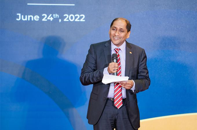 Đại sứ Singapore tại Việt Nam, ông Jaya Ratnam phát biểu tại Lễ trao Học bổng Khoa học công nghệ Vingroup khoá 2022 Đại sứ Singapore tại Việt Nam, ông Jaya Ratnam phát biểu tại Lễ trao Học bổng Khoa học công nghệ Vingroup khoá 2022