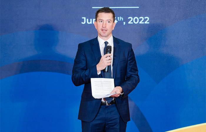 Phó Đại sứ Australia tại Việt Nam - ông Mark Tattersall chúc mừng và chào đón các sinh viên nhận Học bổng du học KHCN Vingroup tới Australia Phó Đại sứ Australia tại Việt Nam - ông Mark Tattersall chúc mừng và chào đón các sinh viên nhận Học bổng du học KHCN Vingroup tới Australia