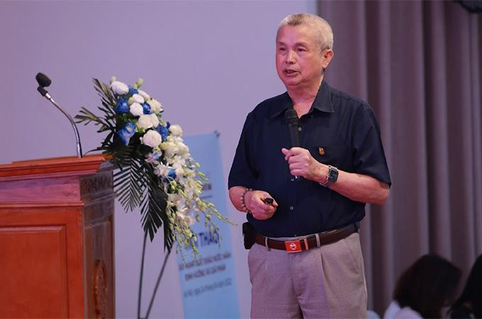 Tiến sĩ Trần Đáng – Chủ tịch Hiệp hội Nước mắm Việt Nam chia sẻ, Hiệp hội Nước mắm Việt Nam trình bày báo cáo “Lợi ích của nước mắm với sức khỏe con người”