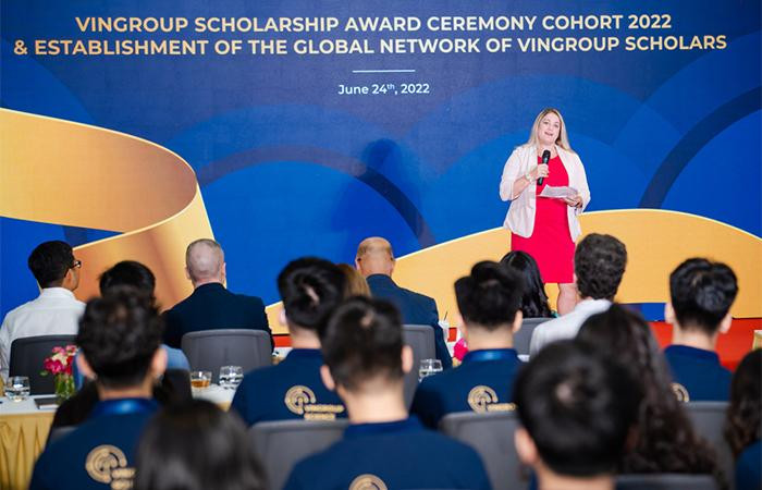 Bà Kate Bartlett, Quyền Tham tán Văn hoá Thông tin, Đại sứ quán Mỹ tại Việt Nam, tham dự và phát biểu tại buổi lễ Bà Kate Bartlett, Quyền Tham tán Văn hoá Thông tin, Đại sứ quán Mỹ tại Việt Nam, tham dự và phát biểu tại buổi lễ