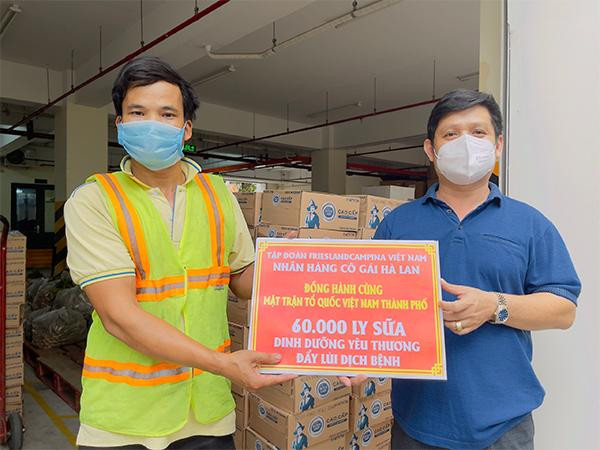 Những chuyến hàng đầy ắp yêu thương chuyển về Mặt trận Tổ quốc VN TP.HCM để chăm sóc dinh dưỡng cho tuyến đầu chống dịch