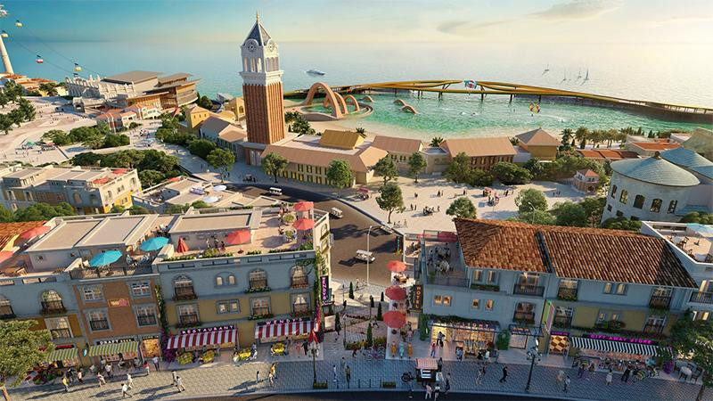 Tầm nhìn shophouse The Center thu trọn nhịp sống sôi động, không gian kiến trúc cổ kính của thị trấn Địa Trung Hải cùng sự kỳ vĩ của thiên nhiên.