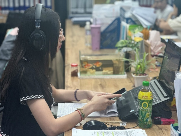 Áp lực công việc khi chạy deadline cho mùa hè khiến nhiều người trẻ thường xuyên trở nên căng thẳng, mệt mỏi