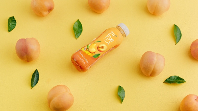 Dòng sản phẩm Trà trái cây TH true TEA là sự kết hợp hài hòa giữa trà xanh và trà đen cùng nước ép trái cây tự nhiên Dòng sản phẩm Trà trái cây TH true TEA là sự kết hợp hài hòa giữa trà xanh và trà đen cùng nước ép trái cây tự nhiên