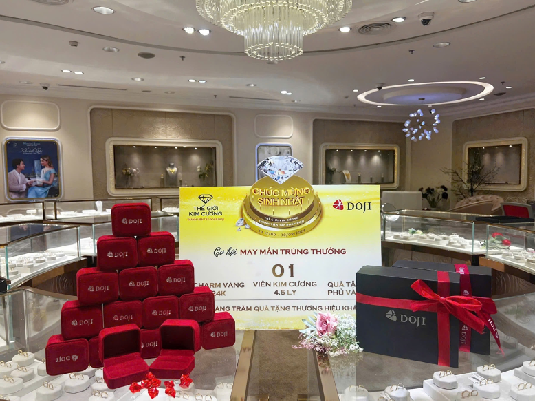 Tháp “Blind Box” đã được trưng bày tại các Trung tâm trang sức DOJI