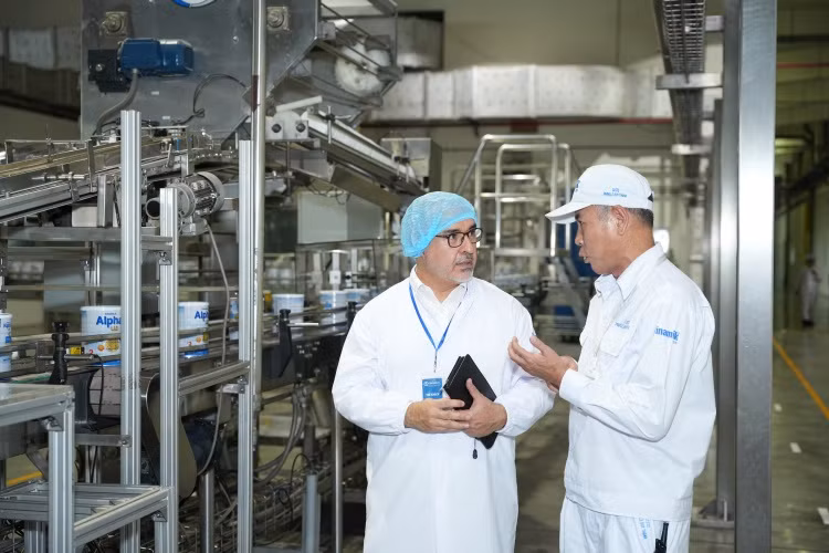 Các đối tác nhập khẩu ấn tượng khi trực tiếp tham quan Nhà máy sữa bột Việt Nam của Vinamilk Các đối tác nhập khẩu ấn tượng khi trực tiếp tham quan Nhà máy sữa bột Việt Nam của Vinamilk