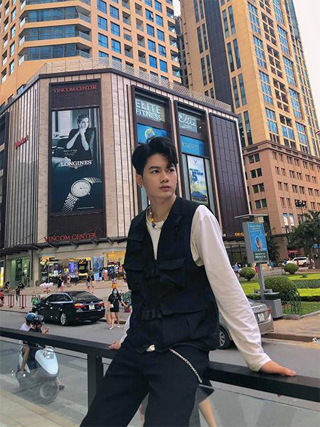 Tòa tháp Vincom Center Bà Triệu 2 là background cho những Lookbook thời trang cực chất… Tòa tháp Vincom Center Bà Triệu 2 là background cho những Lookbook thời trang cực chất…