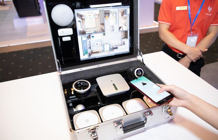 Sản phẩm này tạo ấn tượng mạnh khi đã mang đến giải pháp an ninh và tiện lợi cho ngôi nhà với nhiều chế độ sử dụng được cài đặt sẵn các ngữ cảnh, ví dụ như Đón khách, Giải trí, Ăn tối… Sản phẩm này tạo ấn tượng mạnh khi đã mang đến giải pháp an ninh và tiện lợi cho ngôi nhà với nhiều chế độ sử dụng được cài đặt sẵn các ngữ cảnh, ví dụ như Đón khách, Giải trí, Ăn tối…