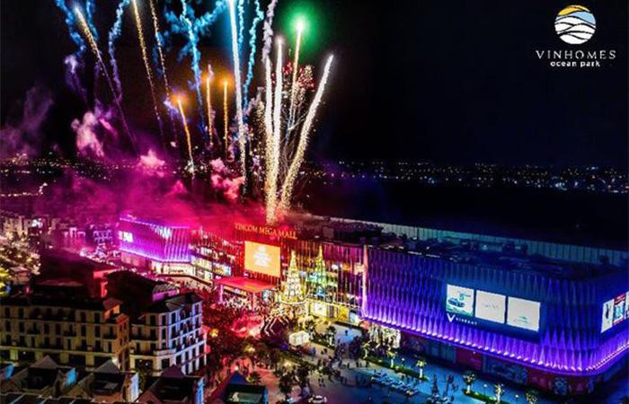 Bữa tiệc âm thanh ánh sáng mãn nhãn tại TTTM Vincom tại Thành phố biển hồ kích hoạt không khí lễ hội bùng nổ tại phía Đông thành phố.