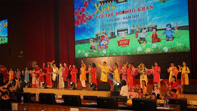 Những tiết mục văn nghệ mang đến không khí xuân rộn ràng tại chương trình