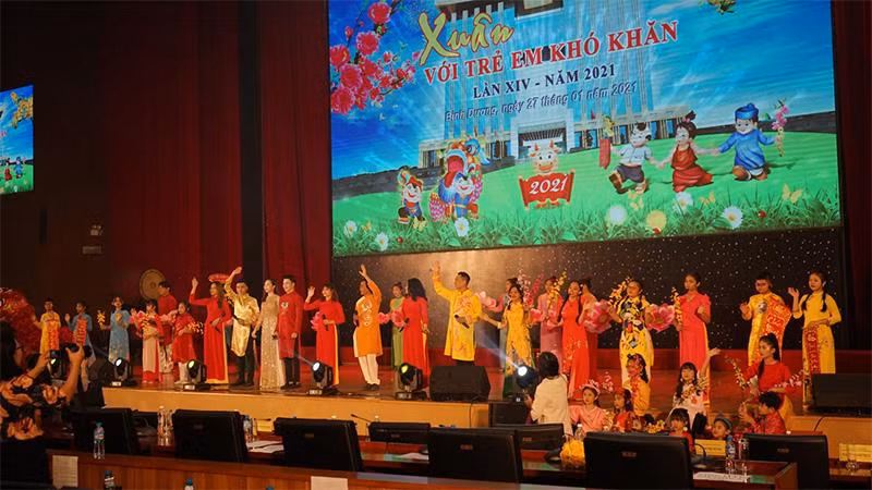 Những tiết mục văn nghệ mang đến không khí xuân rộn ràng tại chương trình