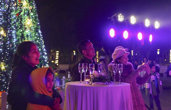 Tại FLC Vĩnh Phúc, công suất phòng vượt 90%. Nhiều gia đình cho biết, đón Tết dương tại FLC Vĩnh Phúc đã là truyền thống nhiều năm nay, bởi khoảng cách di chuyển gần từ Hà Nội và chuỗi sự kiện giải trí sôi động mà quần thể này tổ chức thường niên dịp cuối năm.