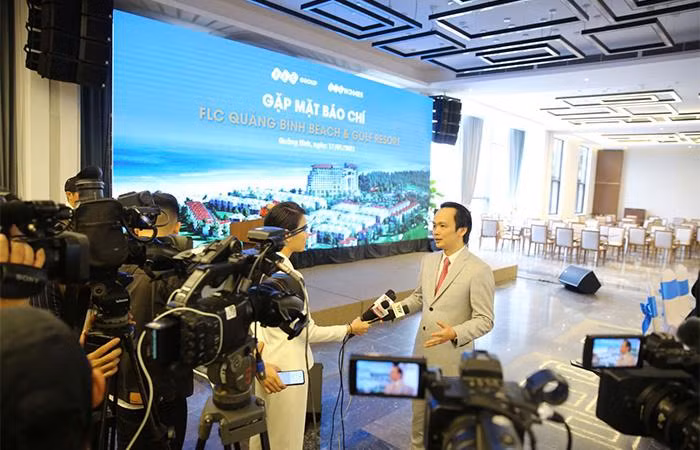 Ông Trịnh Văn Quyết, Chủ tịch FLC trao đổi bên lề sự kiện