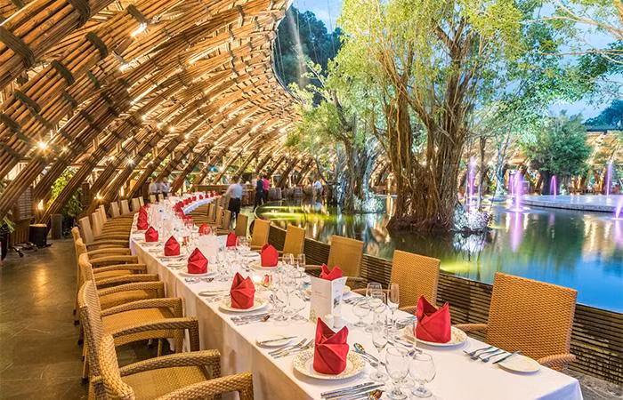 Không gian ẩm thực sang trọng ở nhà hàng Bamboo Wings