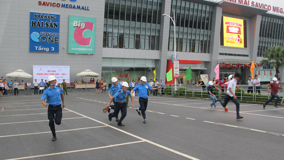 Gần 100 người tham gia Hội thao PCCC tại TTTM Savico Megamall ảnh 5