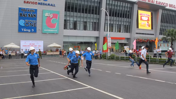 Gần 100 người tham gia Hội thao PCCC tại TTTM Savico Megamall ảnh 5