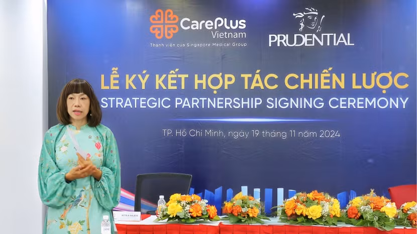 Bà Nguyễn Thanh Hà – Phó Tổng Giám đốc Giao dịch bảo hiểm chia sẻ tại sự kiện Bà Nguyễn Thanh Hà – Phó Tổng Giám đốc Giao dịch bảo hiểm chia sẻ tại sự kiện