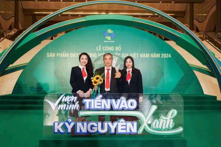 Đại diện Tập đoàn DOJI tham gia Lễ Công bố sản phẩm đạt Thương hiệu Quốc gia Việt Nam 2024.