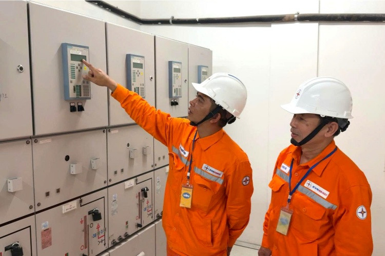 EVNHANOI sẵn sàng đảm bảo nguồn điện an toàn, liên tục và ổn định phục vụ Đại hội đại biểu Đảng bộ thành phố Hà Nội lần thứ XVIII