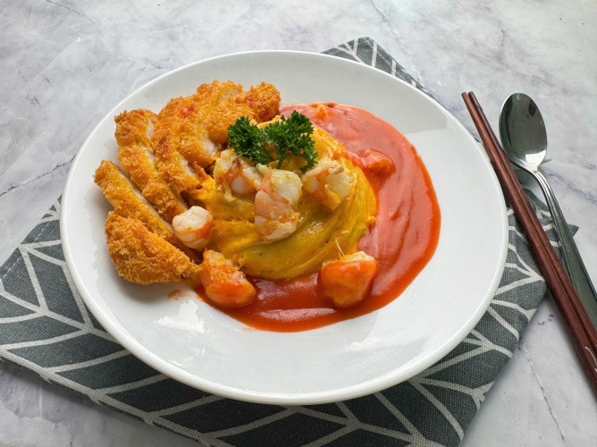 Nhiều món ăn biến tấu đa dạng từ Thịt heo chiên xù kiểu Nhật Tonkatsu. Nhiều món ăn biến tấu đa dạng từ Thịt heo chiên xù kiểu Nhật Tonkatsu.