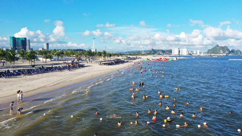 Tọa lạc ở vị trí đắc địa, Sun Elite City đón trọn dòng khách du lịch quốc tế đến Vịnh Hạ Long. Ảnh: Ánh Dương