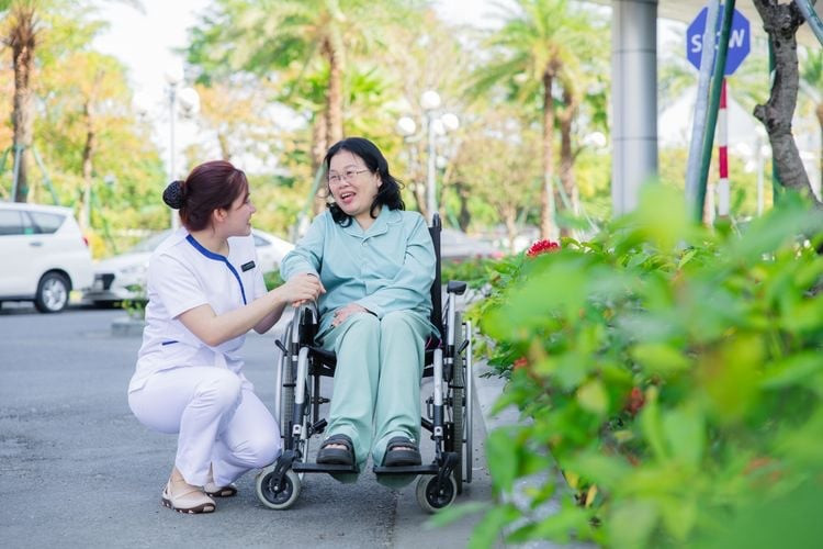 Hệ thống y tế 5 sao với các trung tâm nghiên cứu và điều trị lão khoa chuyên sâu chăm sóc sức khỏe toàn diện cho người cao tuổi Hệ thống y tế 5 sao với các trung tâm nghiên cứu và điều trị lão khoa chuyên sâu chăm sóc sức khỏe toàn diện cho người cao tuổi