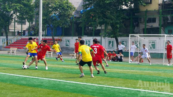 Giao hữu bóng đá của tuổi trẻ CAP Cửa Đông ảnh 4