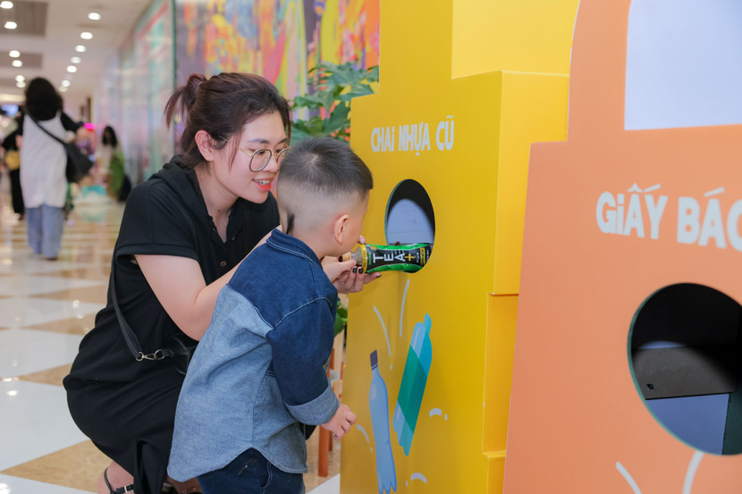 Trải nghiệm sống Xanh tại TTTM Vincom thu hút khách hàng mọi lứa tuổi