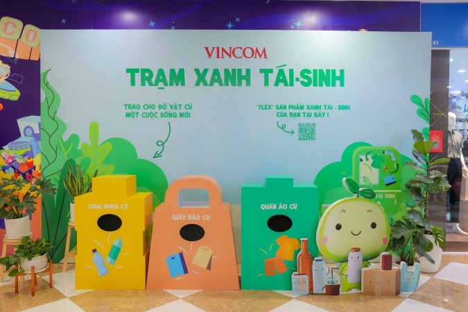 Trạm Xanh Tái – Sinh tại TTTM Vincom khuyến khích khách hàng thực hành sống Xanh