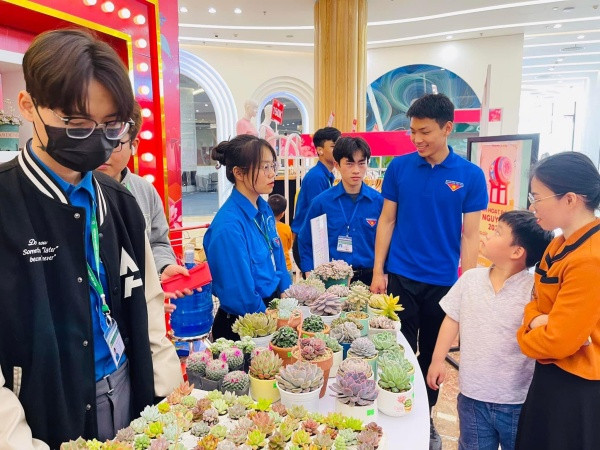 Trải nghiệm “Sắm Xanh” tại Vincom với nhiều quà tặng Xanh ý nghĩa