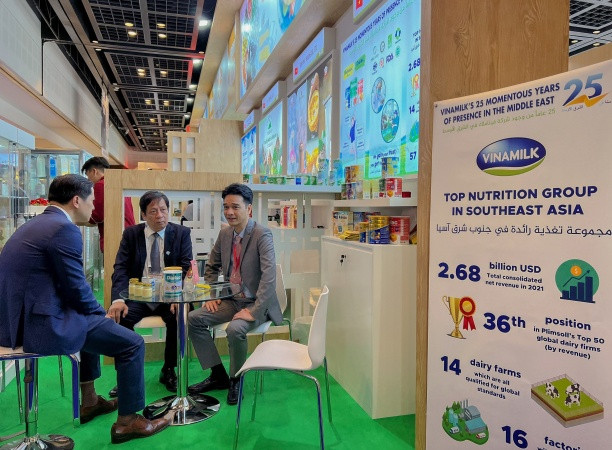 Từ đầu năm đến nay, Vinamilk tham dự hơn 9 hội chợ, triển lãm lớn tại các thị trường như Trung Quốc, Dubai, Hàn Quốc… Từ đầu năm đến nay, Vinamilk tham dự hơn 9 hội chợ, triển lãm lớn tại các thị trường như Trung Quốc, Dubai, Hàn Quốc…
