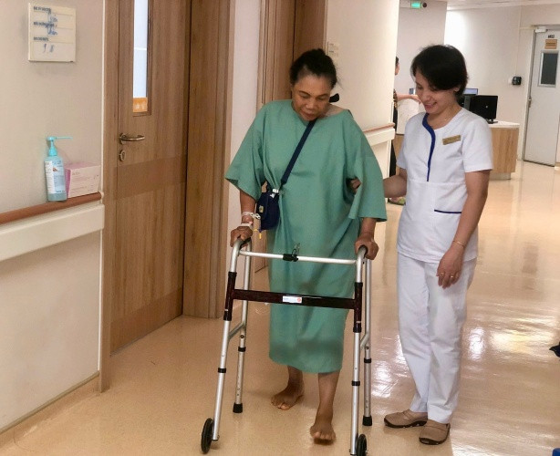 Bệnh nhân có thể đi lại được sau ít ngày phẫu thuật Bệnh nhân có thể đi lại được sau ít ngày phẫu thuật