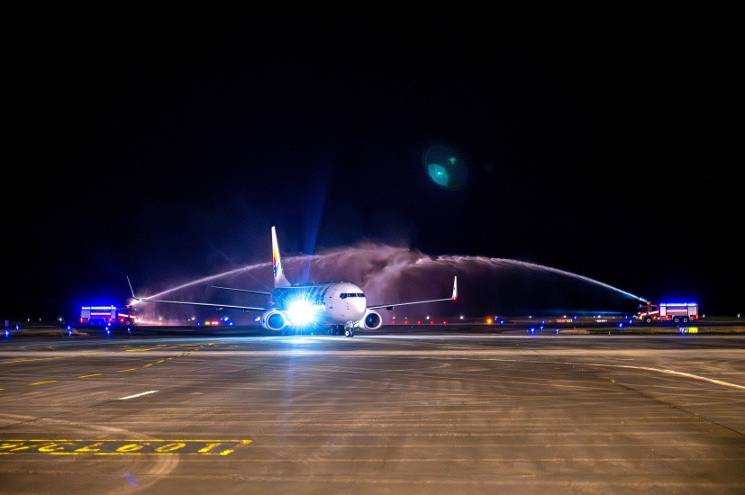 Đường bay Vân Đồn - Thâm Quyến sẽ đưa dòng khách Trung Quốc quay lại Quảng Ninh, góp phần hiện thực hoá mục tiêu đón 1,25 triệu khách quốc tế quý 4/2025. Đường bay Vân Đồn - Thâm Quyến sẽ đưa dòng khách Trung Quốc quay lại Quảng Ninh, góp phần hiện thực hoá mục tiêu đón 1,25 triệu khách quốc tế quý 4/2025.