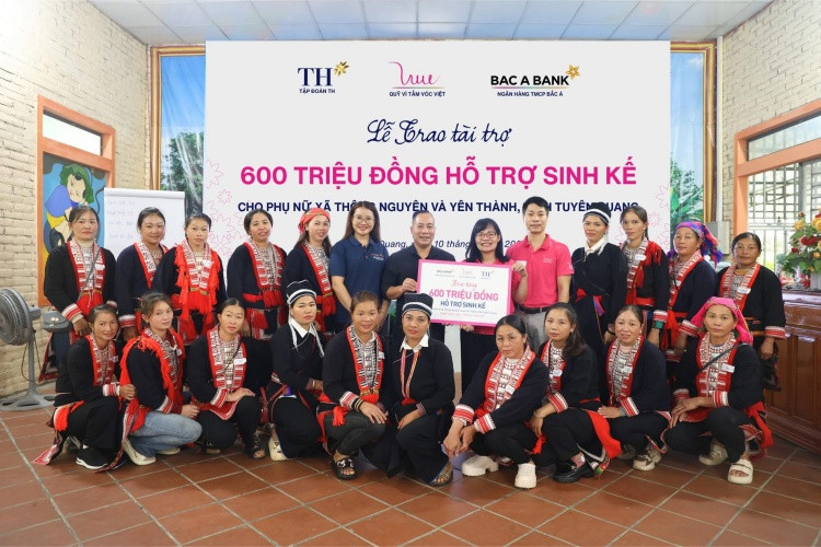 Lễ trao tài trợ hỗ trợ sinh kế cho phụ nữ tại Tuyên Quang Lễ trao tài trợ hỗ trợ sinh kế cho phụ nữ tại Tuyên Quang