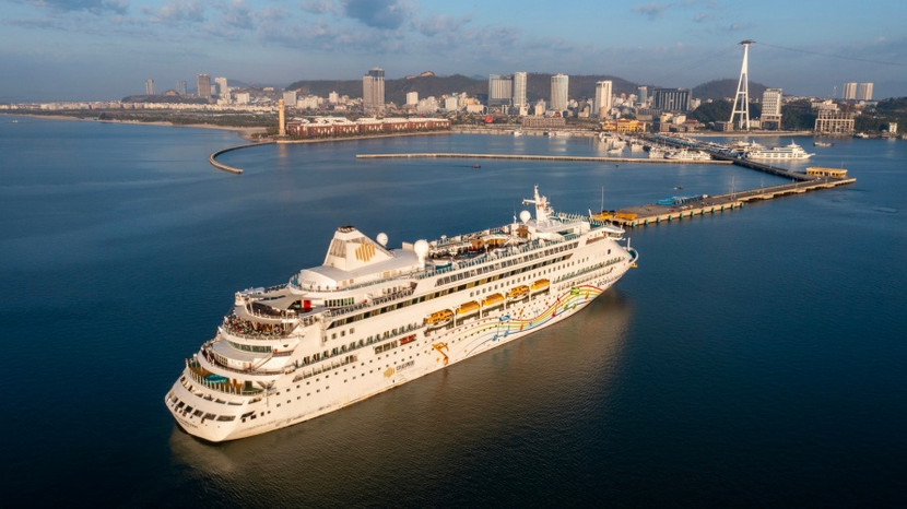 Cảng tàu quốc tế Hạ Long đón lượng khách quốc tế khổng lồ mỗi năm. Ảnh: Ánh Dương.