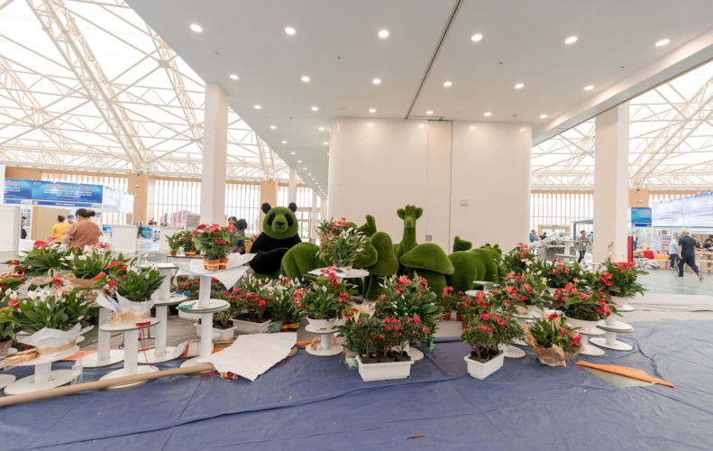 Không gian TOPIARY tạo thành điểm check-in thú vị tại Tuần lễ Công nghiệp &amp; Công nghệ Việt Nam 2025