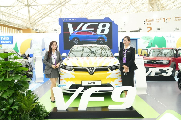 Gian hàng của VinFast được đặt ở vị trí nổi bật ngay lối vào sảnh H2