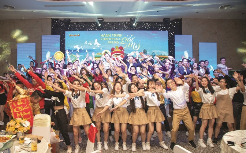 Môi trường làm việc lý tưởng với những chính sách đãi ngộ ưu việt và nhiều hoạt động đào tạo, ngoại khóa giúp CBNV hoàn thiện bản thân và có cuộc sống hạnh phúc