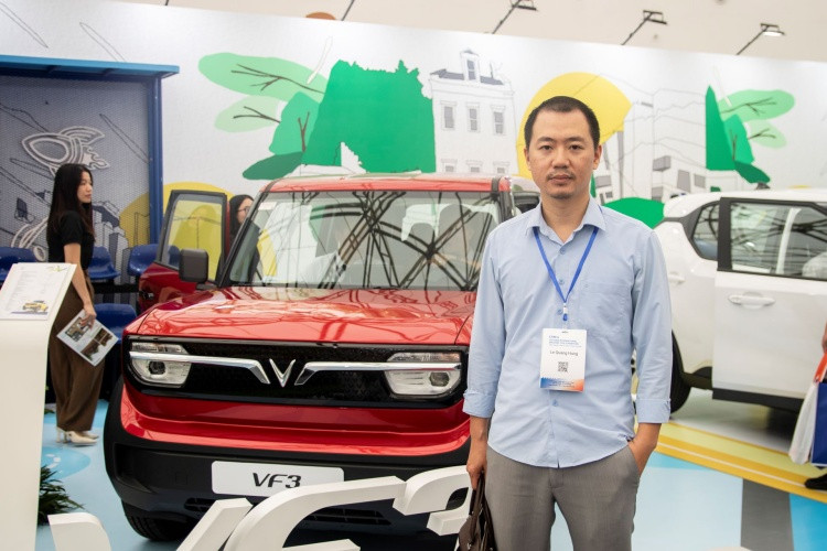 Anh Lê Quang Hưng (Hưng Yên) muốn mua thêm VF 3 để phục vụ nhu cầu di chuyển trong nội đô hàng ngày.