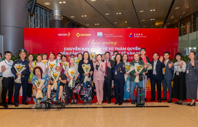 Cảng hàng không quốc tế Vân Đồn đón chuyến bay charter từ Thâm Quyến, chỉ dấu cho thấy khách Trung Quốc đang quay trở lại Quảng Ninh. Cảng hàng không quốc tế Vân Đồn đón chuyến bay charter từ Thâm Quyến, chỉ dấu cho thấy khách Trung Quốc đang quay trở lại Quảng Ninh.