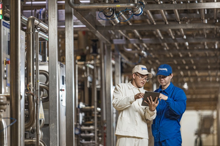 Hệ thống kiểm tra chất lượng sữa độ nhạy cao cho phép Vinamilk kiểm tra chất lượng sữa theo thời gian thực tại mọi điểm quan trọng. (Ảnh: Minh Anh). Hệ thống kiểm tra chất lượng sữa độ nhạy cao cho phép Vinamilk kiểm tra chất lượng sữa theo thời gian thực tại mọi điểm quan trọng. (Ảnh: Minh Anh).