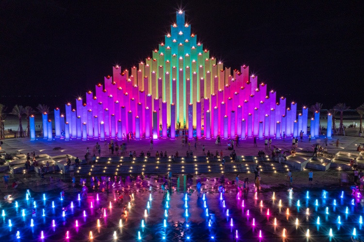 Tháp Tam Thắng được ví như “ngọn hải đăng mới” của Vũng Tàu, thu hút hàng nghìn lượt khách mỗi tối