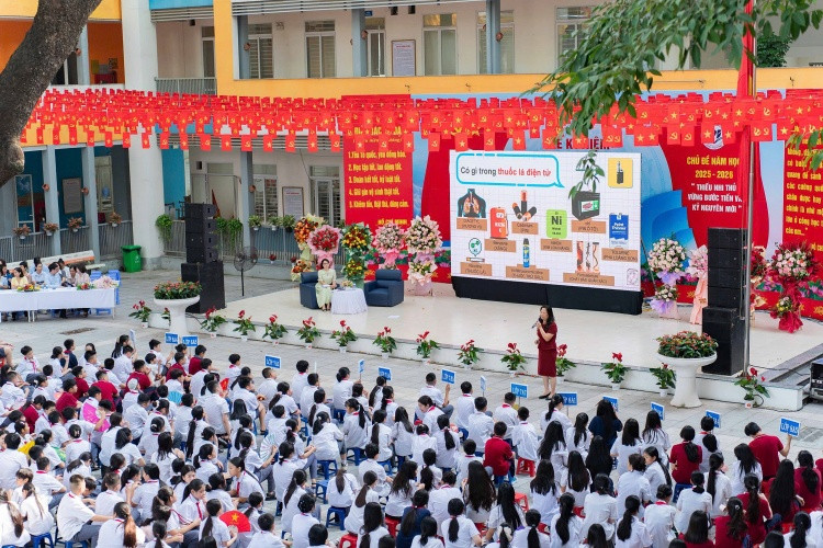 Một buổi chia sẻ về tác hại của thuốc lá điện tử và những nỗ lực để phòng chống trong học đường do Trường Đại học Y tế Công cộng phối hợp với Quỹ VinFuture tổ chức trong năm 2025. Ảnh: VFP. Một buổi chia sẻ về tác hại của thuốc lá điện tử và những nỗ lực để phòng chống trong học đường do Trường Đại học Y tế Công cộng phối hợp với Quỹ VinFuture tổ chức trong năm 2025. Ảnh: VFP.