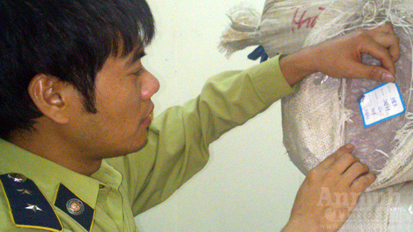 Phát hiện kho vải lậu trị giá cả tỷ đồng ảnh 2